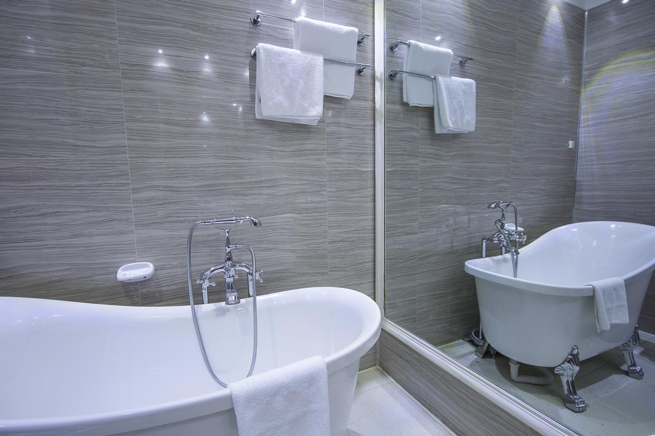 Leon Hotel Киншаса Экстерьер фото