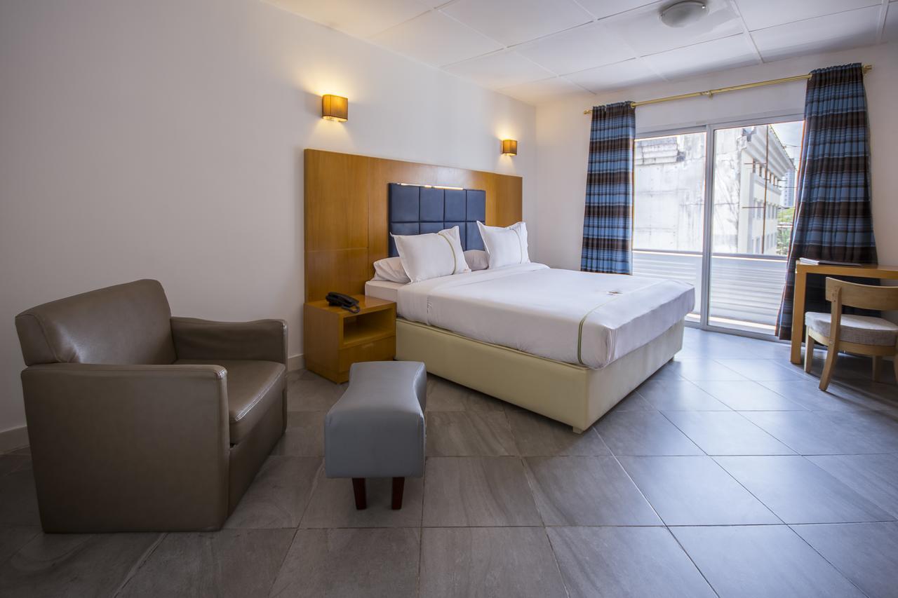 Leon Hotel Киншаса Экстерьер фото