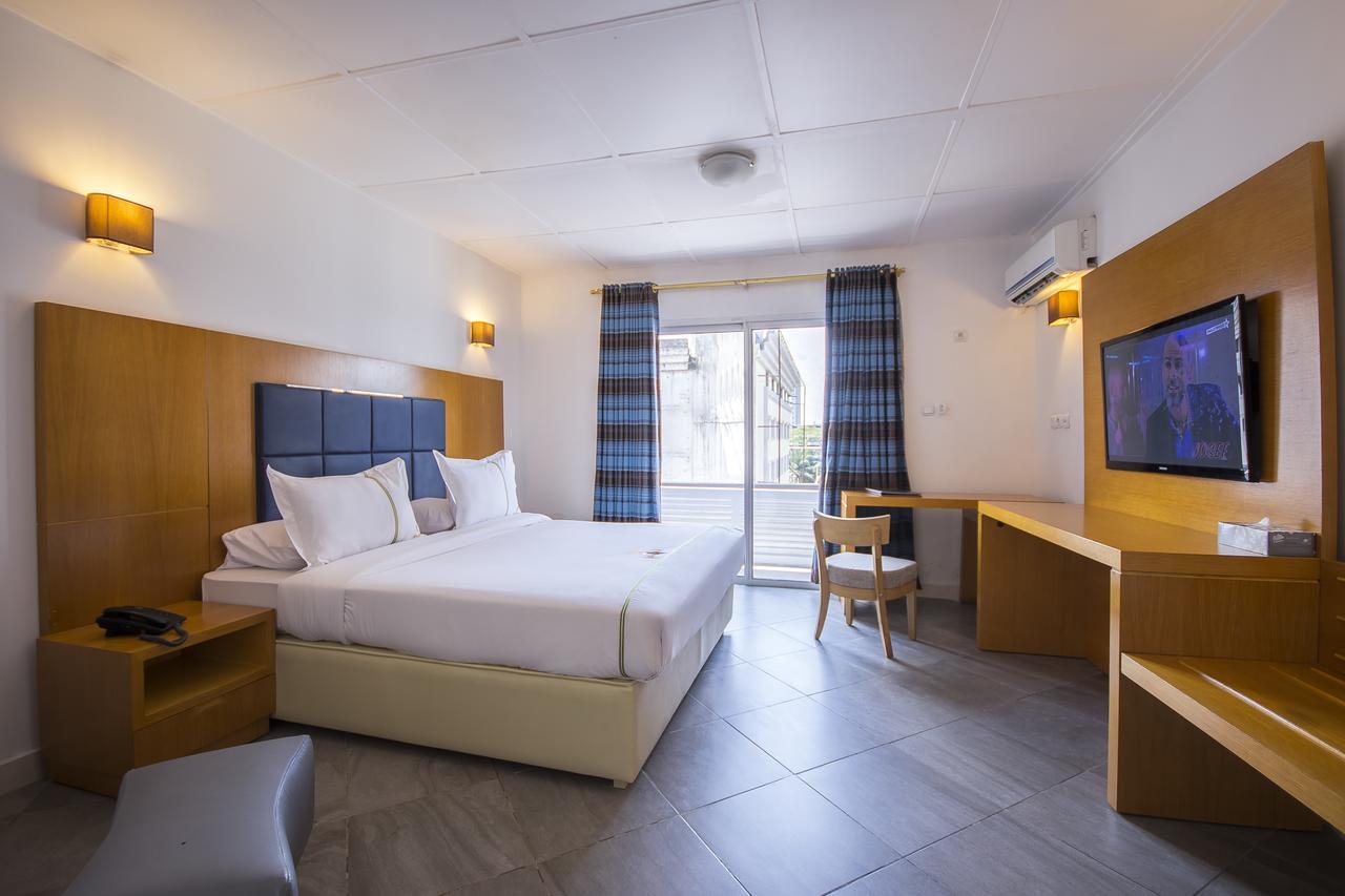 Leon Hotel Киншаса Экстерьер фото