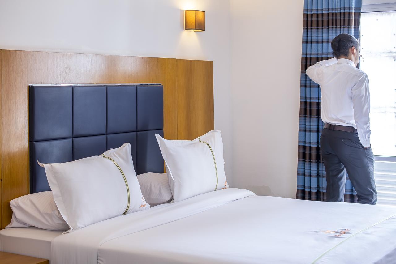 Leon Hotel Киншаса Экстерьер фото